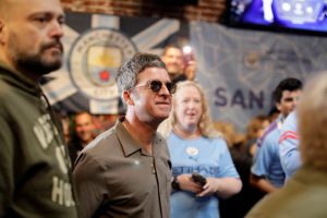 Moment Noel Gallagher cheers on Man City in Champions League final against Inter Milan after showing up at US bar