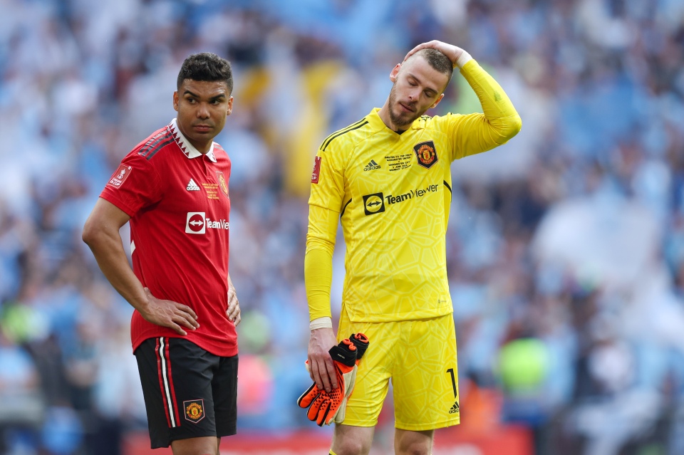 David de Gea ‘on verge of new Man Utd deal’ as fuming fans give up on Premier League title already