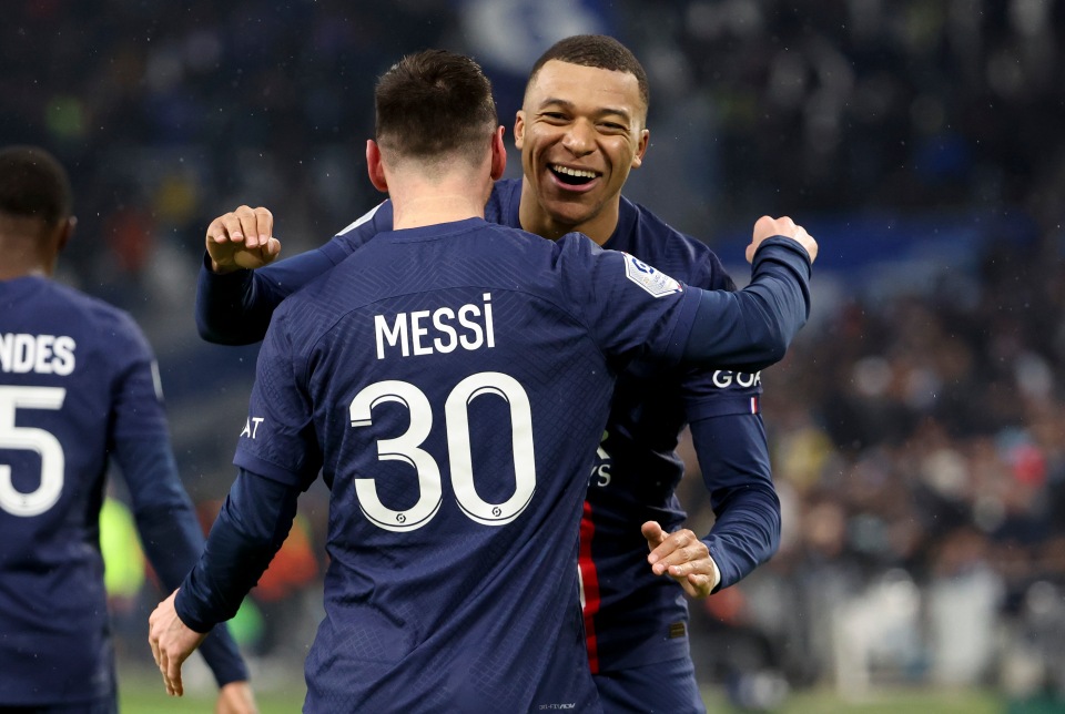 Kylian Mbappe demands ‘Messi-style deal’ when he leaves PSG with Prem side entering bidding war