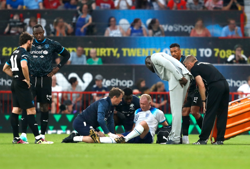 Gutted Paul Scholes forced off at Soccer Aid after being injured by old Man Utd team-mate minutes after scoring stunner