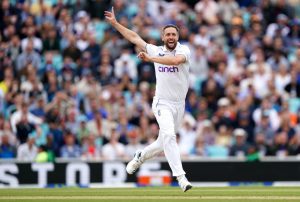 Stuart Broad the hero in his final England game as he finishes off Australia in nail-biting fifth Test to draw series