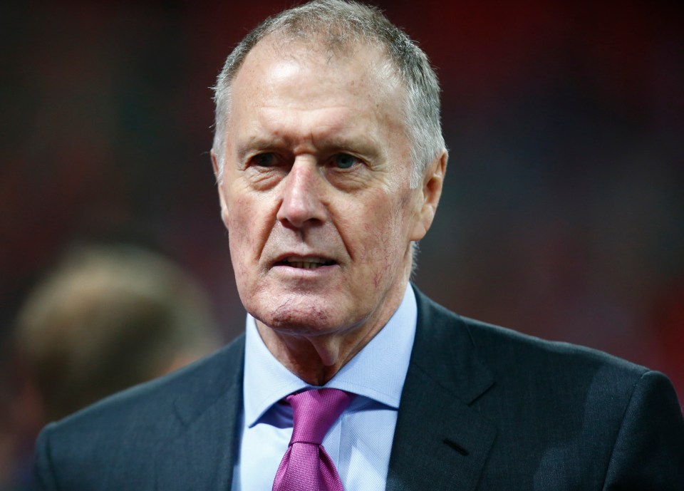 England’s World Cup final hat-trick hero Sir Geoff Hurst wins neighbourhood row to save posh town from eyesore