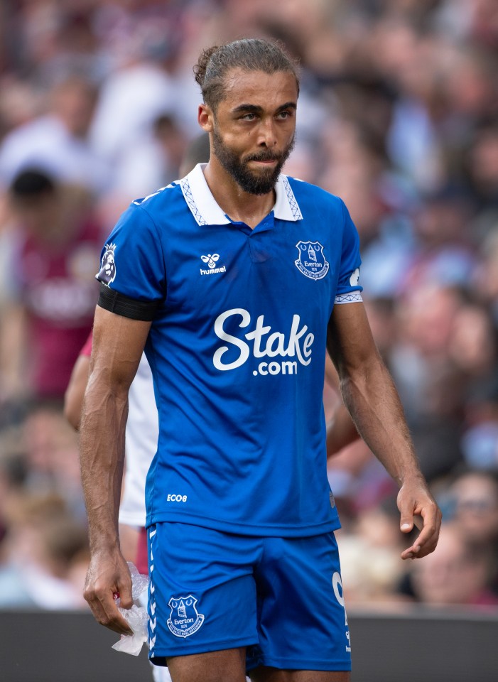 Everton star Dominic Calvert-Lewin could be forced to wear protective mask for quick return following Martinez collision