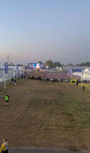 Watch crazy moment 4,700 screaming Ryder Cup fans race to claim seats around the first tee