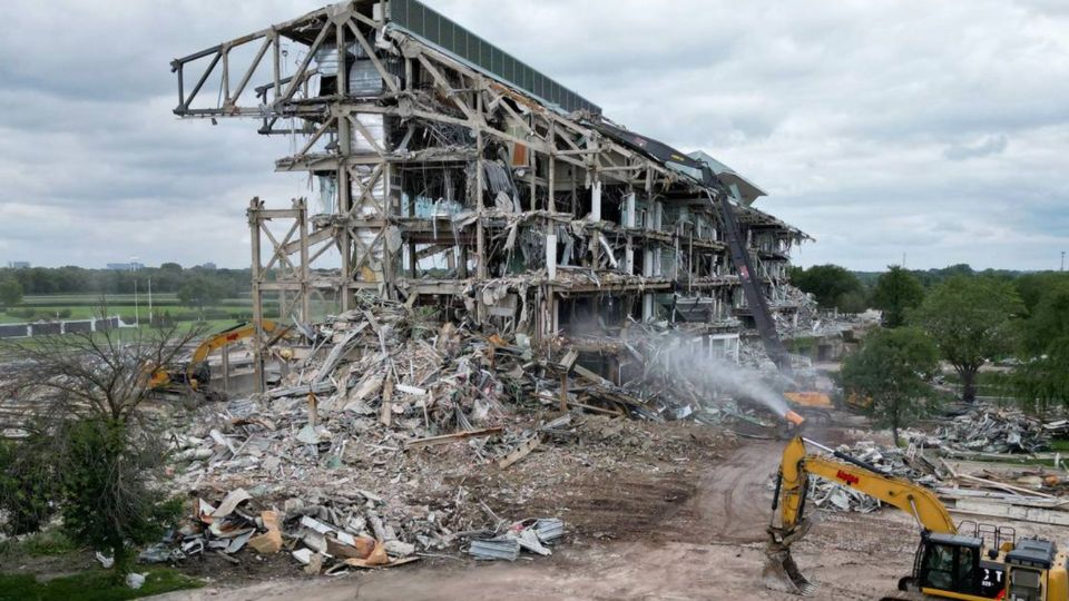 Abandoned racecourse labelled ‘world’s most beautiful’ sees final grandstand torn down in ‘soul-crushing’ photo