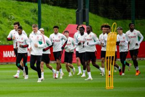 Man Utd stars now forced to stay at training even longer as Ten Hag introduces new rule after working out