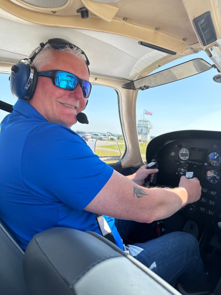 I’m former world championship darts star who won Grand Prix… now I love my new life flying planes as pilot