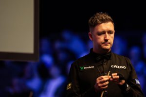 Kyren Wilson explains why he is wearing a glove during snooker matches after leaving fans confused