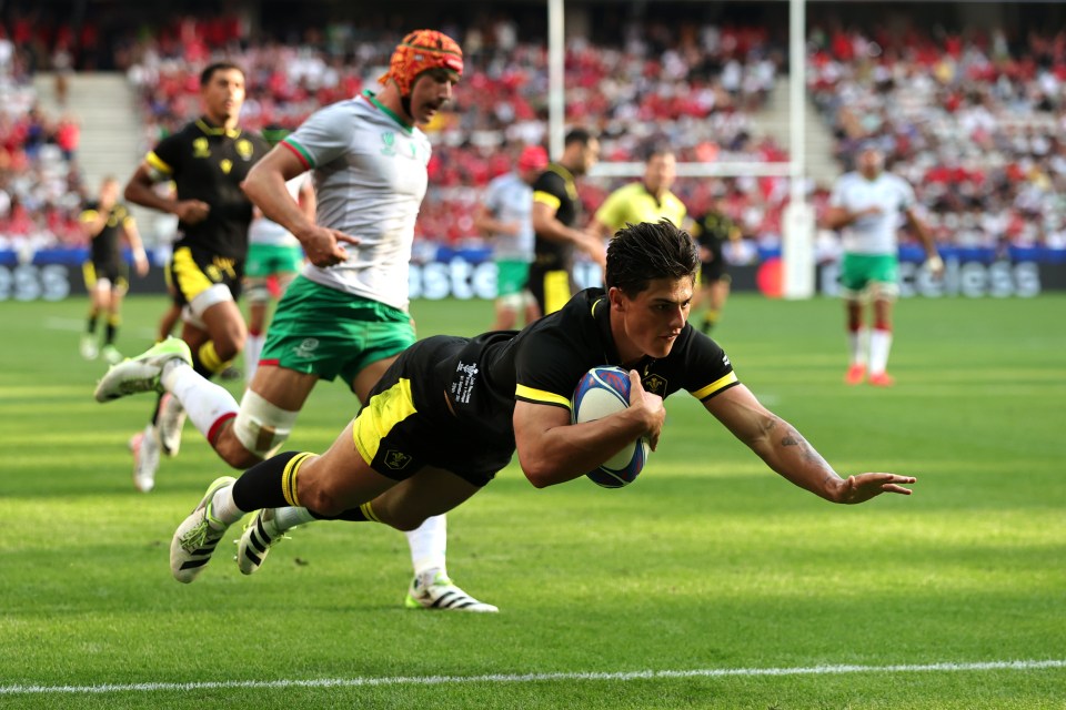 Wales 28 Portugal 8: Dragons win second straight at Rugby World Cup but leave it late for bonus point vs 14-man minnows