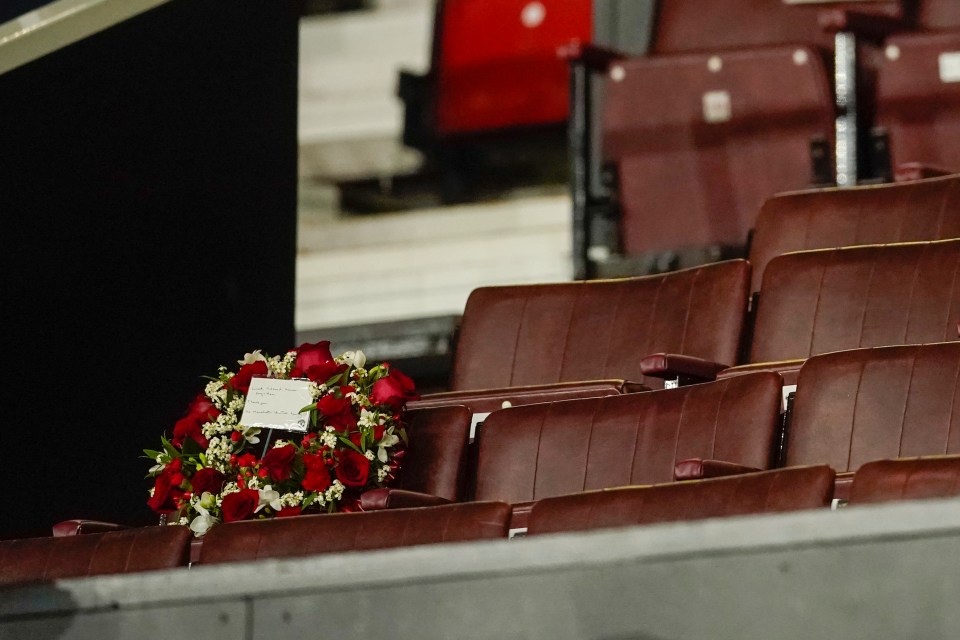 Man Utd’s special message for Sir Bobby Charlton on wreath laid on seat 122 leaves fans in tears