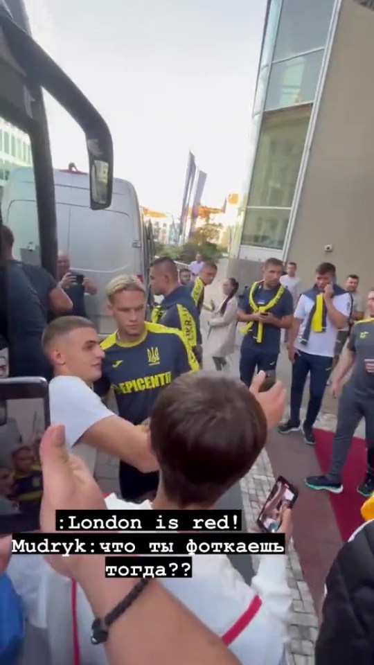 Chelsea star Mykhailo Mudryk brutally responds to fan who asked for selfie before taunting him with Arsenal jibe