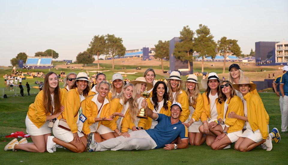 Single Viktor Hovland hilariously poses with Europe’s Ryder Cup Wags as fans say ‘found your new Tinder pic’