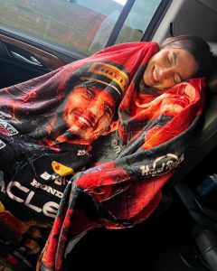 F1 fans obsessed with Kelly Piquet’s hilarious blanket as Verstappen’s model girlfriend shares stunning snaps from US GP