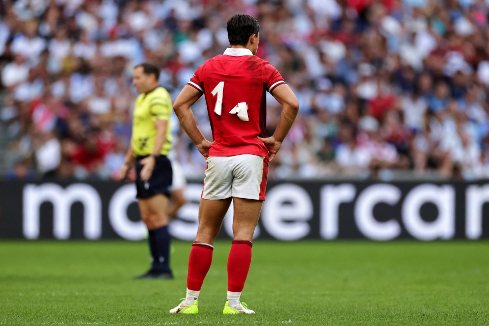 Fans slam Wales vs Argentina ‘shambles’ as players suffer wardrobe malfunction in Rugby World Cup quarter-final