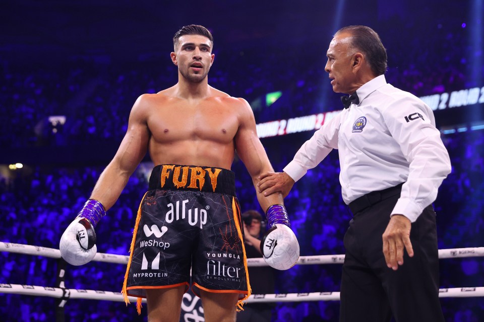 Tommy Fury deducted point in second round that ended 17 SECONDS early vs KSI for hitting Youtuber twice in back of head