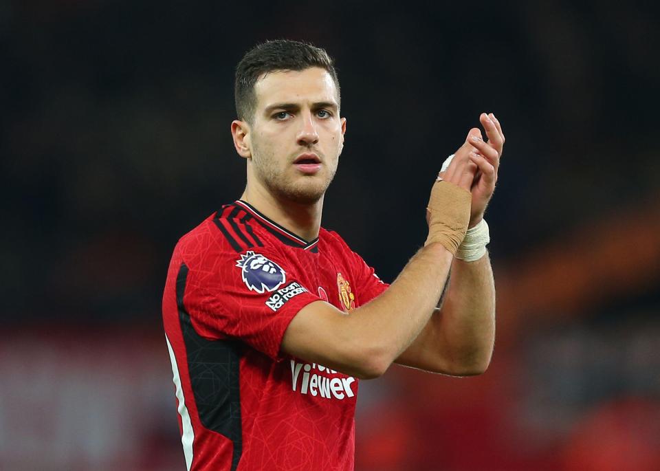 Man Utd star Diogo Dalot becomes dad for first time after fiancee gives birth to baby girl