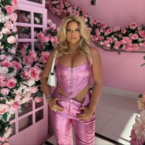 Boxing ring girl Apollonia Llewellyn stuns in all-pink denim outfit as fans label her ‘beautiful as always’