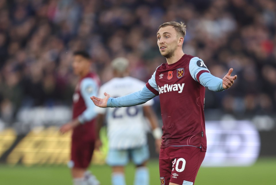 West Ham sweating over striker injury crisis which could force David Moyes into unwanted formation change