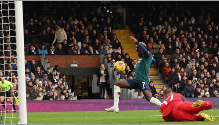 Fulham stun Arsenal, Spurs beat Bournemouth to close top four gap