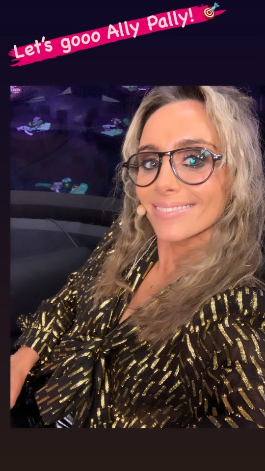 Sky Sports host Anna Woolhouse stuns in bold outfit as she prepares for huge Littler vs Van Barneveld darts clash