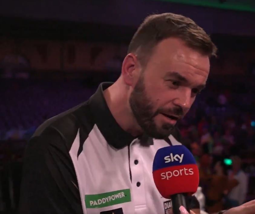 Darts star Ross Smith gets stung by infamous ‘Ally Pally wasp’ days after Luke Humphries swatted insect