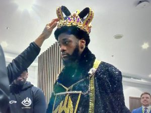 Deontay Wilder wears crown and cloak to ring for Joseph Parker fight as fans joke ‘he’s about to blame the outfit again’