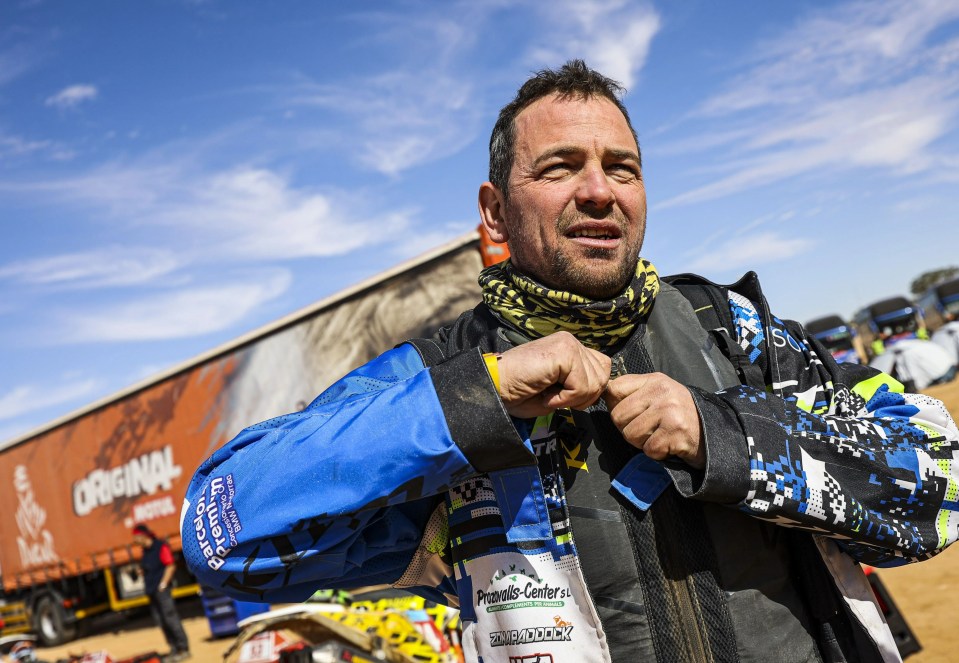 Carles Falcon dead aged 45: Spanish motorcyclist passes away after suffering horror crash during Dakar Rally