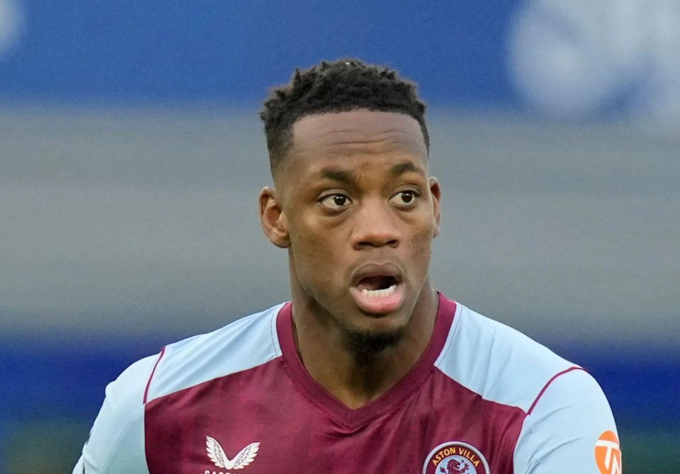 Chelsea ‘consider emergency Jhon Duran transfer as club chiefs hold talks about shock move for Aston Villa flop’