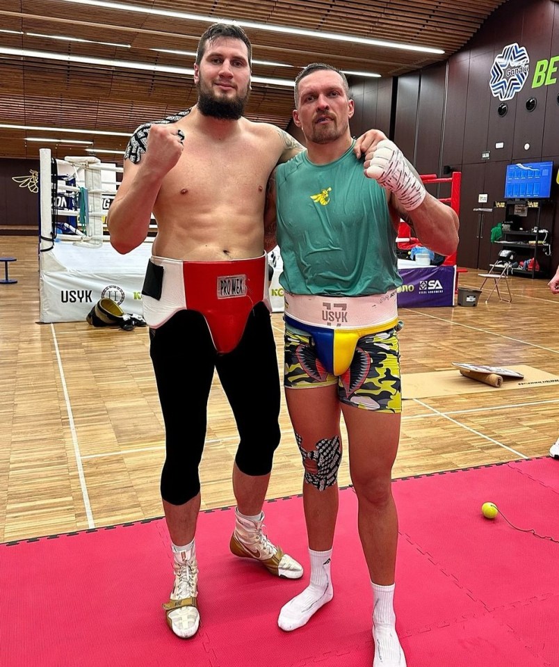 Oleksandr Usyk in ‘serious sparring’ with giant 6ft 8in heavyweight for Tyson Fury fight