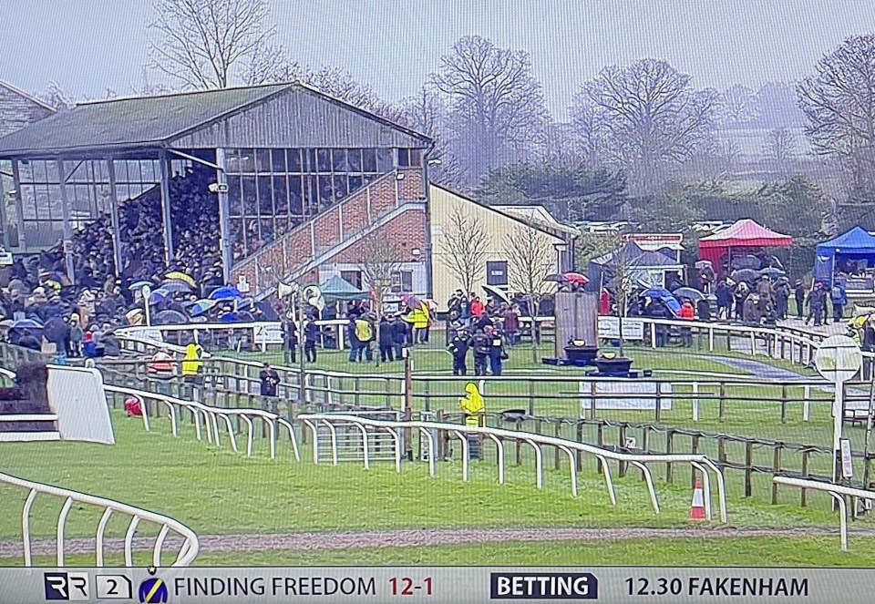 Racing ABANDONED at Fakenham seconds before race ‘because the ambulance keeps getting stuck’