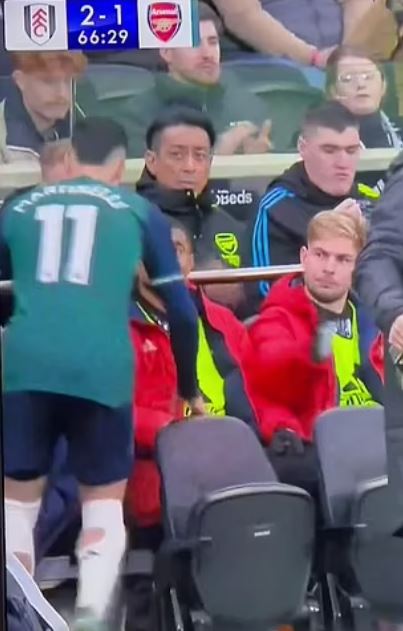 Emile Smith Rowe left hanging by Arsenal team-mate in awkward moment after substitution during defeat to Fulham