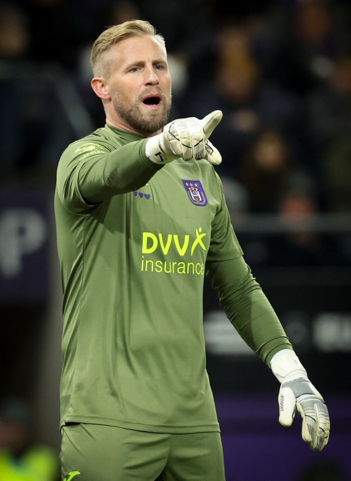 Kasper Schmeichel ‘thrown Premier League lifeline’ with Leicester title winner ‘open’ to stunning transfer return