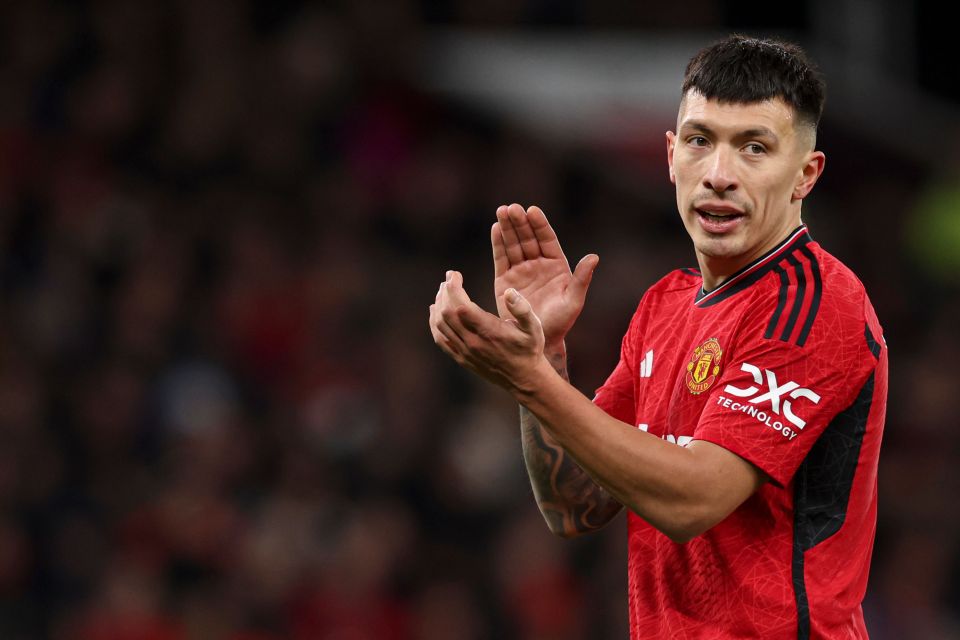 Man Utd fans say ‘it’s good to have him back’ after spotting what Lisandro Martinez did against Tottenham