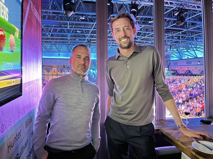 Joe Cole and Peter Crouch given hilarious new nickname as England legends spotted at snooker Masters