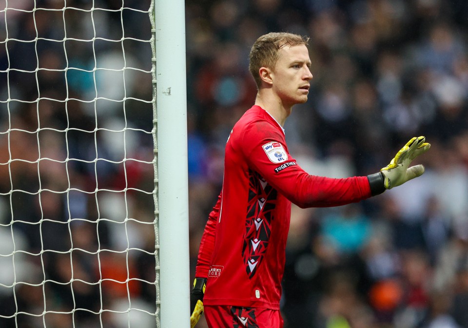 Birmingham set to raid Championship rivals for new goalkeeper with current stoppers out of contract at end of season