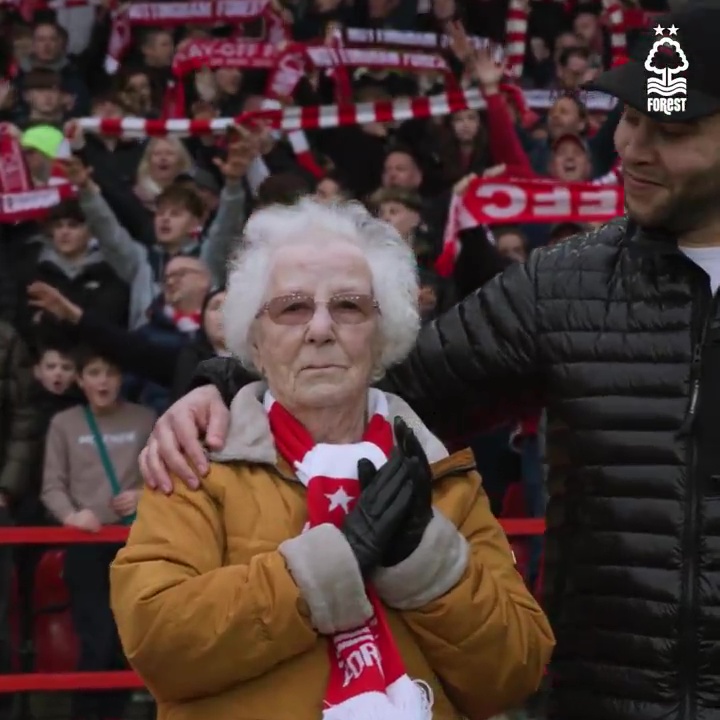 Premier League fans reduced to tears by video of Nottingham Forest supporter and say ‘you can’t buy class’