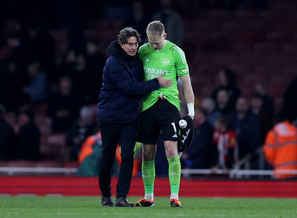 Thomas Frank lifts lid on what he told Arsenal gaffe keeper Aaron Ramsdale after pair spotted in lengthy conversation