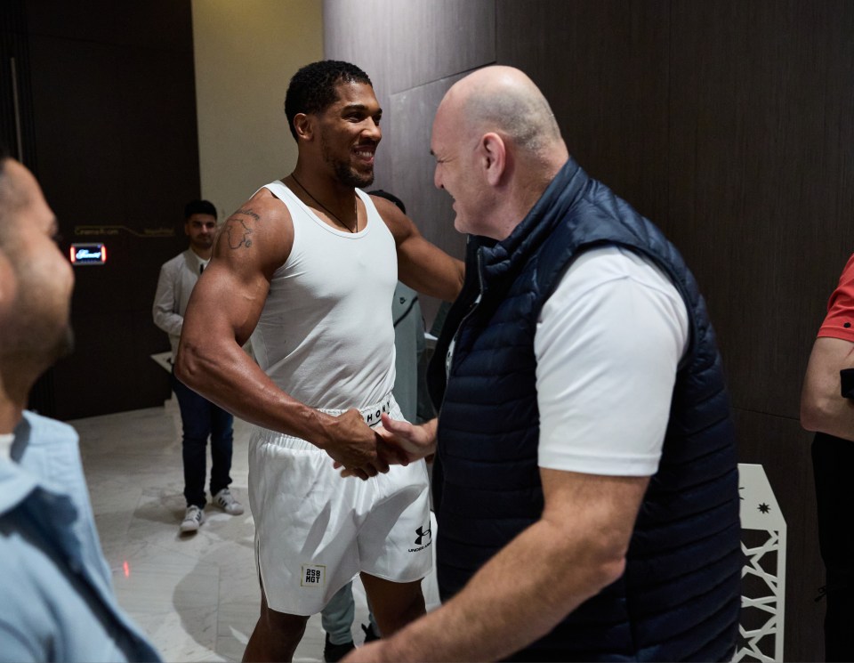 Fans hail ‘straight up gentleman’ Anthony Joshua as classy star meets Tyson Fury’s dad John before Francis Ngannou fight