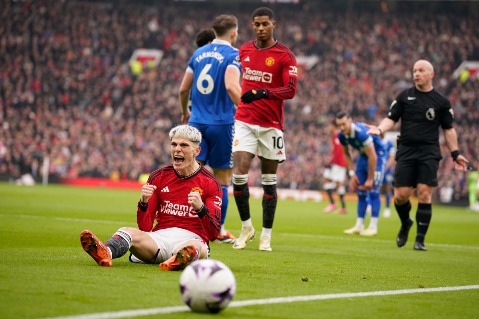 Man Utd 2 Everton 0: Fernandes and Rashford both score from the penalty spot as Garnacho runs Toffees ragged