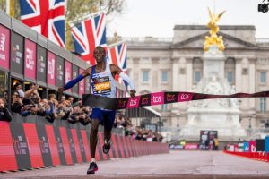 What is London Marathon 2024 prize money, how much does winner receive, and who has won race in previous years?