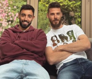 De Gea and Fernandes pose in ‘Dumb and Dumber’ pic – then joke they’re missing ex-Man Utd star who is ‘Dumbest’