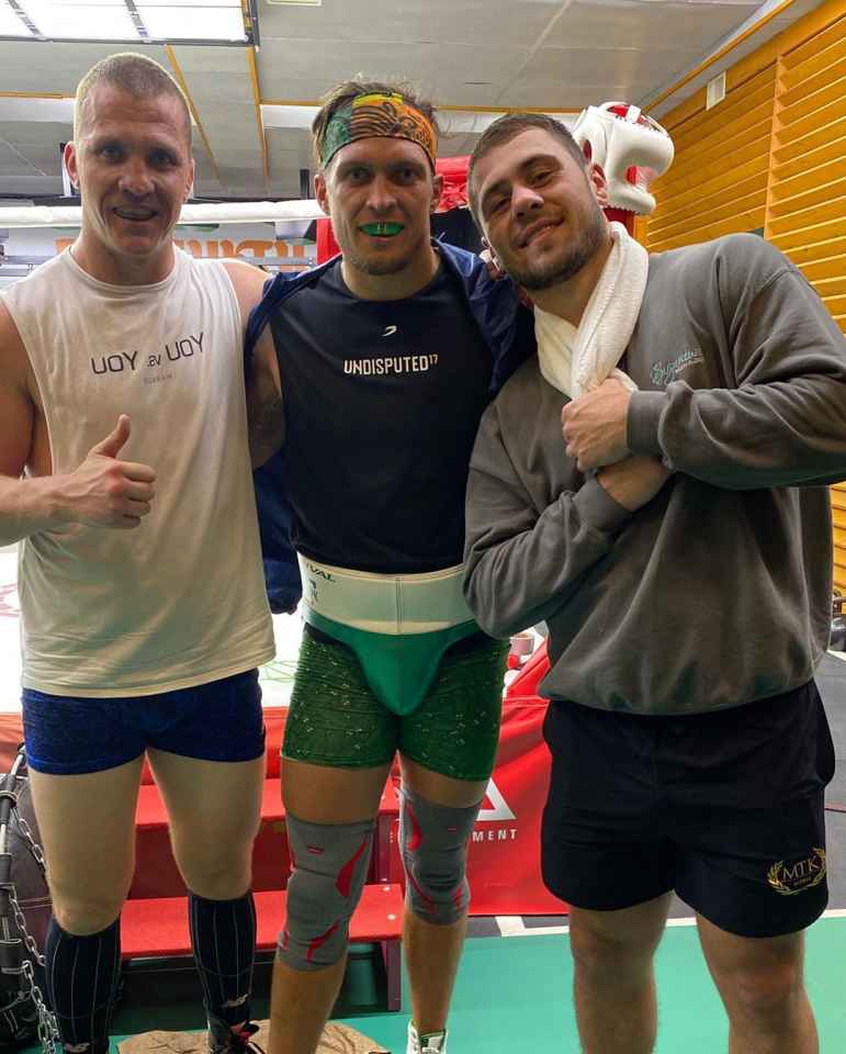 I’ve sparred BOTH Tyson Fury and Oleksandr Usyk and was KO’d by one of them… here’s who will win fight