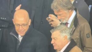 Man Utd fans say ‘Ten Hag’s days are numbered’ as they spot iconic Premier League manager with Sir Jim Ratcliffe