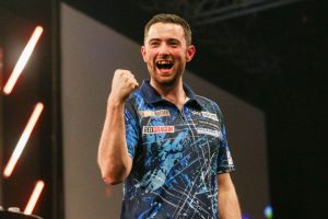 ‘Tweet of the year’ – Fans hail Luke Humphries after darts star forces troll to delete account