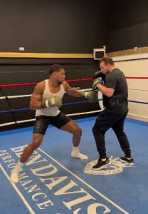 Boxing fans gasp ‘this could’ve ended badly’ as scary footage of Anthony Joshua training emerges