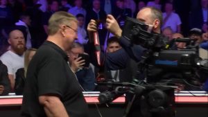 Mark Williams in heart-warming gesture to retiring ITV cameraman after Tour Championship triumph over Ronnie O’Sullivan