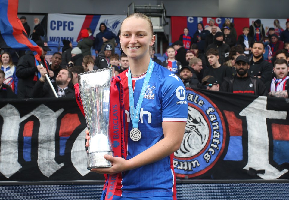 ‘Every person in the changing room means more to me than my right knee’, says injured Crystal Palace ace Elise Hughes