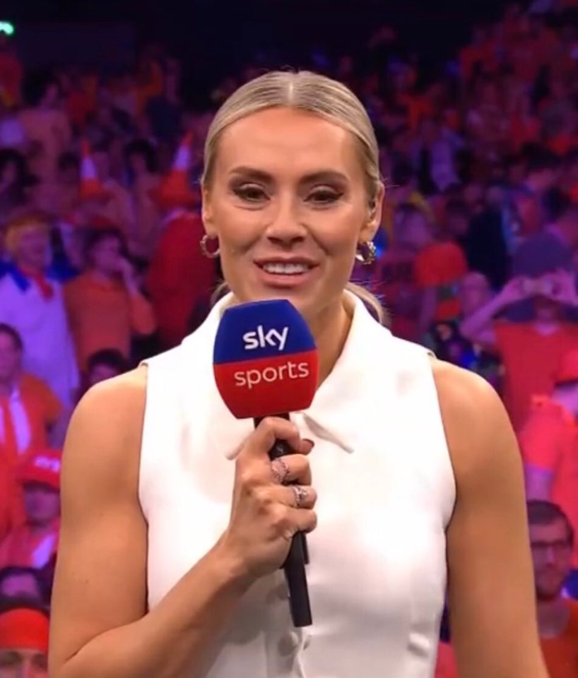 Emma Paton stuns in glamorous outfit at Premier League Darts and leaves fans cheering every time camera pans to her