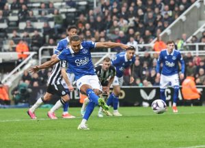 Fans call for Sky Sports to hire singing Argentine commentator after brilliant melody to Calvert-Lewin goal