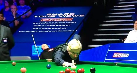 Snooker star who went viral for ‘getting murdered’ now battling for World Championship quarter-final spot